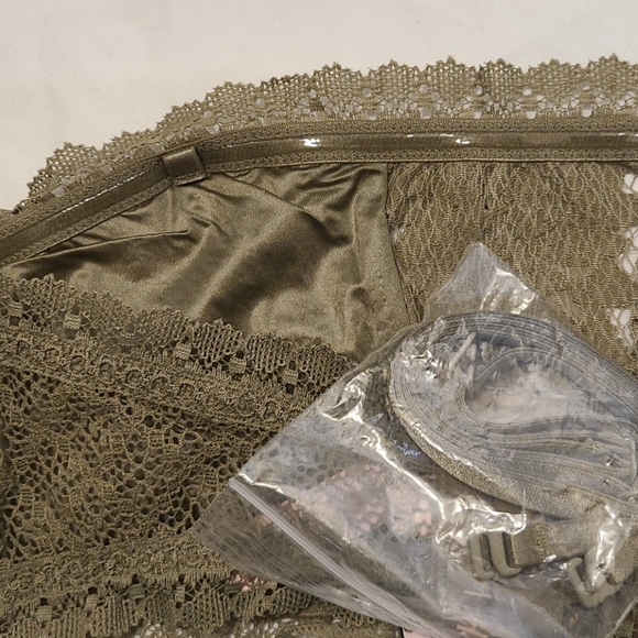 BUY 1 GET 1 FREE VICTORIA SECRET STRAPLESS BRA - Picture 7 of 11